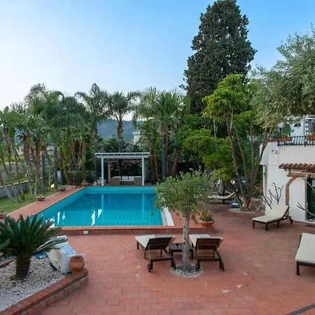 With Pool & Jacuzzi *