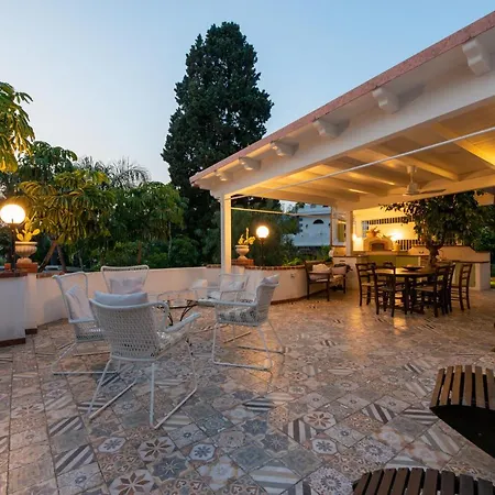 فيلة With Pool & Jacuzzi تاورمينا