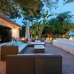 Villa With Pool & Jacuzzi