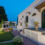 Villa With Pool & Jacuzzi *