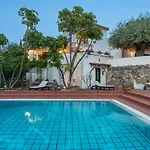 With Pool & Jacuzzi *