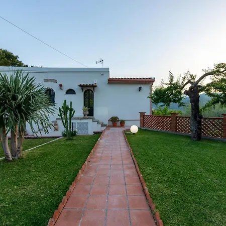With Pool & Jacuzzi Villa Taormina