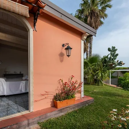 With Pool & Jacuzzi Villa Taormina