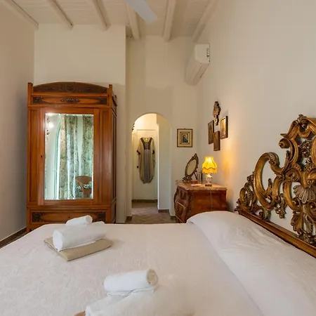 Villa With Pool & Jacuzzi *