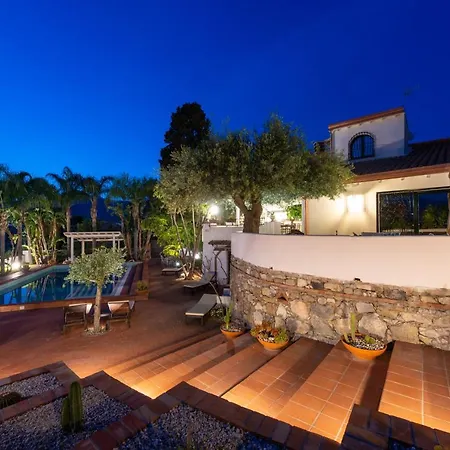 With Pool & Jacuzzi Villa Taormina