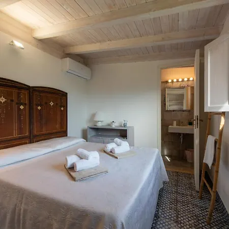Villa With Pool & Jacuzzi