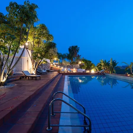 With Pool & Jacuzzi Villa Taormina