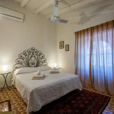 Villa With Pool & Jacuzzi *