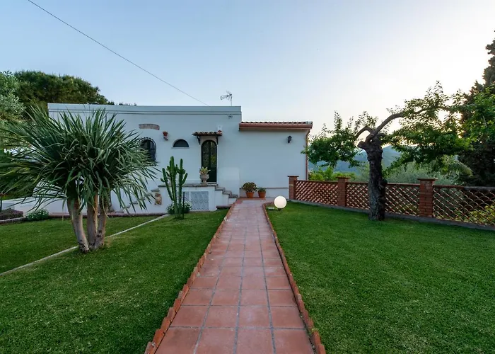 With Pool & Jacuzzi 빌라 타오르미나