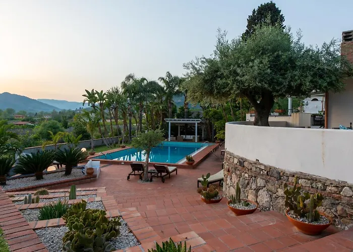 빌라 With Pool & Jacuzzi *