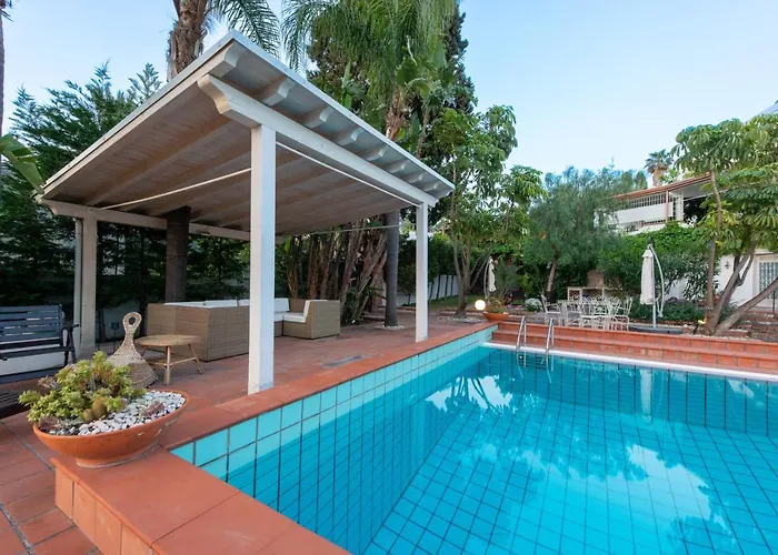 With Pool & Jacuzzi 빌라