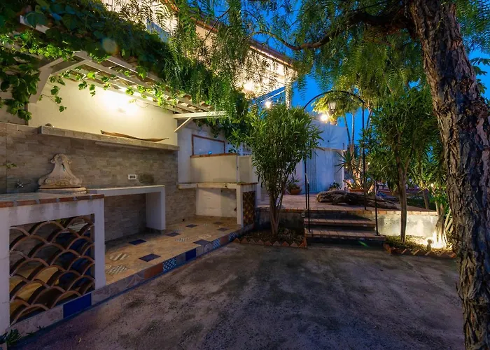 With Pool & Jacuzzi *