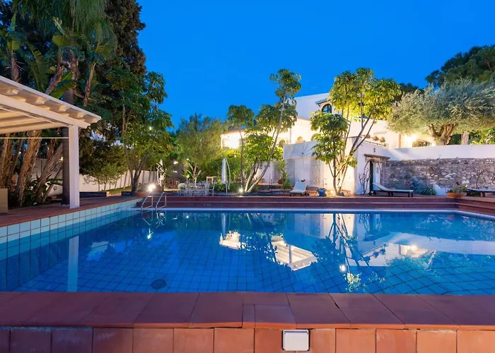 빌라 With Pool & Jacuzzi *