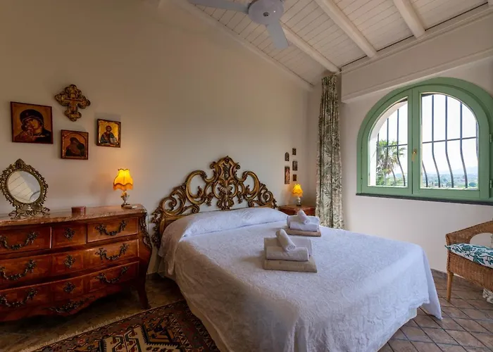 With Pool & Jacuzzi 타오르미나