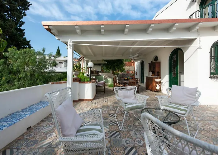 With Pool & Jacuzzi 빌라 *