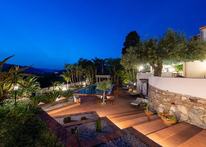 With Pool & Jacuzzi 타오르미나