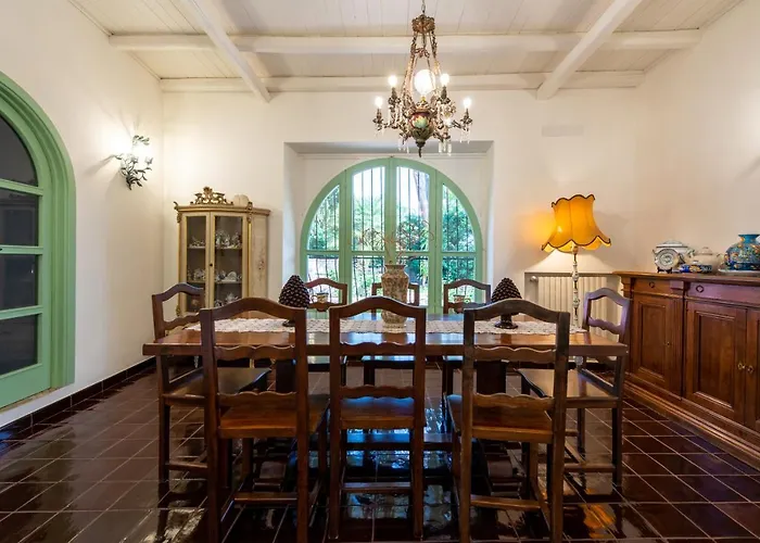 With Pool & Jacuzzi 빌라