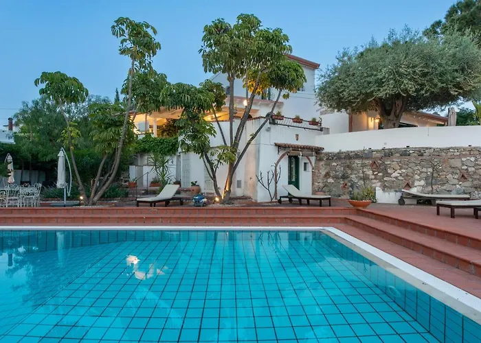 With Pool & Jacuzzi *