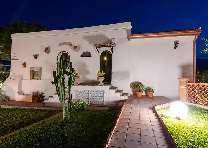 With Pool & Jacuzzi 타오르미나