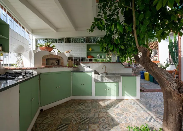 With Pool & Jacuzzi 타오르미나