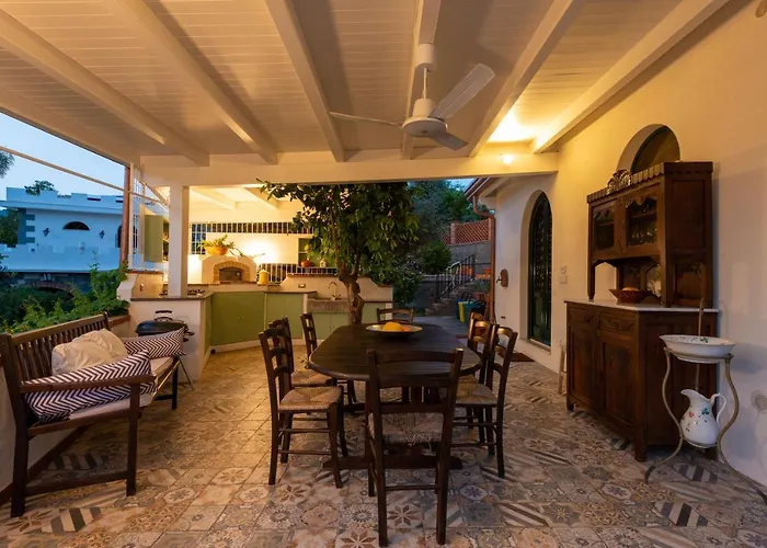 With Pool & Jacuzzi 빌라 타오르미나