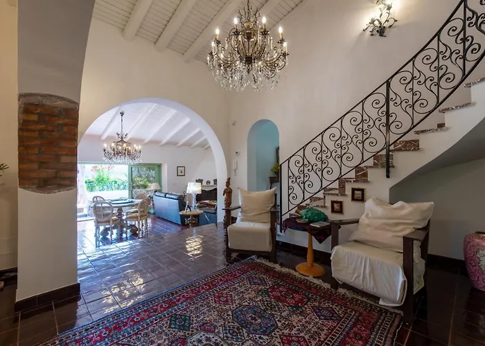 With Pool & Jacuzzi 타오르미나