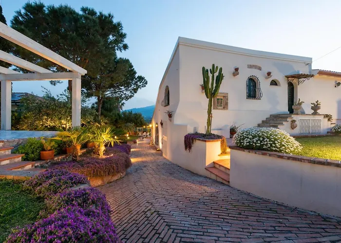 With Pool & Jacuzzi * 타오르미나