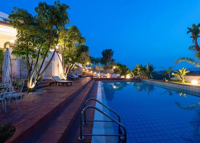 With Pool & Jacuzzi 빌라 타오르미나