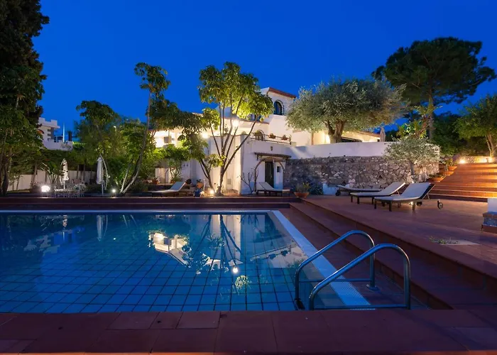 With Pool & Jacuzzi * 타오르미나