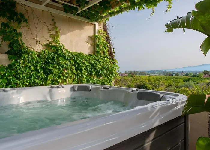 With Pool & Jacuzzi 빌라 *