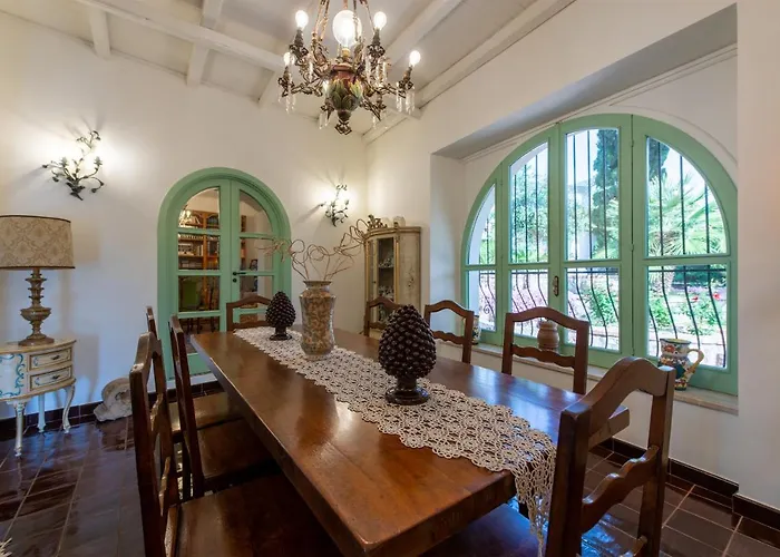 With Pool & Jacuzzi 타오르미나