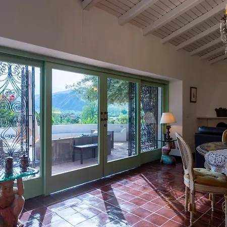 With Pool & Jacuzzi Vila *