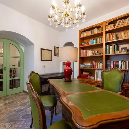 With Pool & Jacuzzi Vila