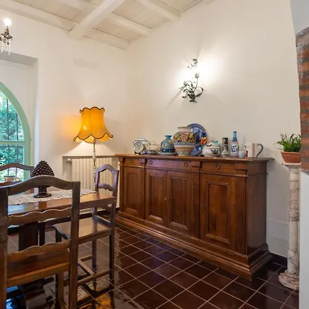 With Pool & Jacuzzi Vila *