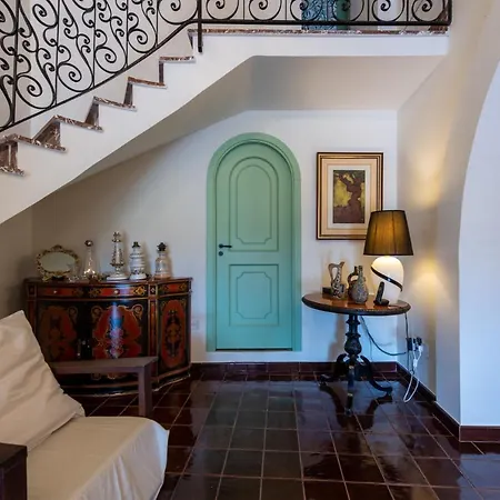 With Pool & Jacuzzi Vila