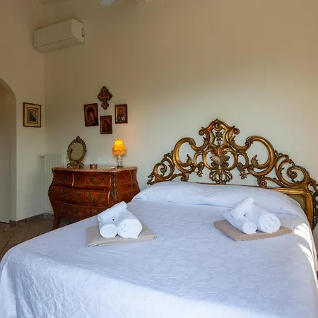 With Pool & Jacuzzi Vila *