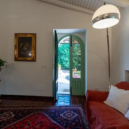 With Pool & Jacuzzi Vila *