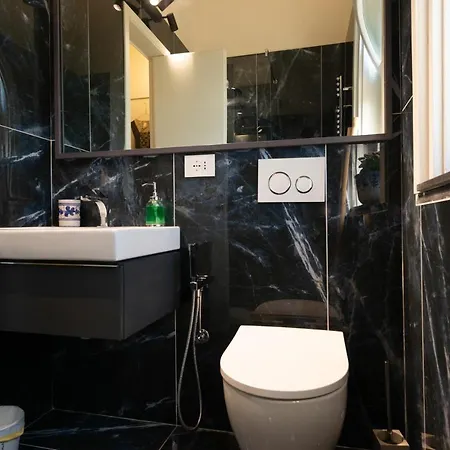 With Pool & Jacuzzi Vila