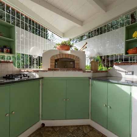 With Pool & Jacuzzi Vila