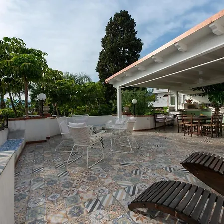 Vila With Pool & Jacuzzi